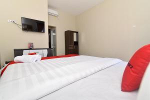 RedDoorz Plus near Jalan Imam Bonjol Denpasar
