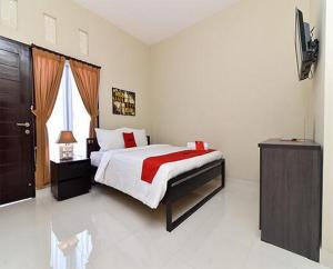 RedDoorz Plus near Jalan Imam Bonjol Denpasar