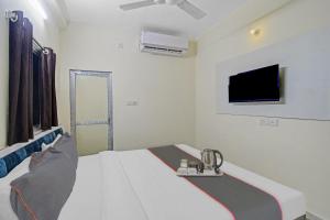 Super Collection O Green Leaf Near Acropolis Mall