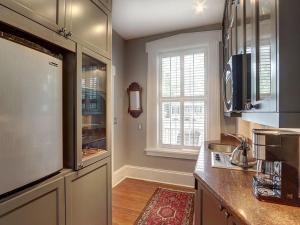 Bird Baldwin Twelve Oaks