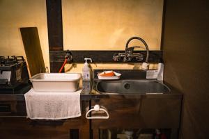 A 270-year-old soy sauce maker and a 100-year-old house collaborate toKamebishi-tei