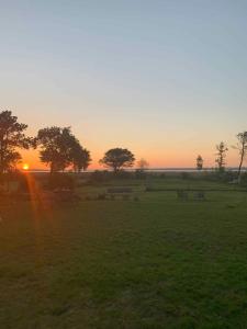 Front-Row Summerhouse With View And Big Garden