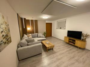 Gemütliche Souterrain Wohnung Nähe Phantasialand mit Parkplatz