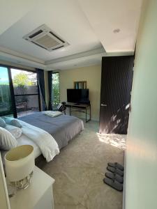 Luxury Pool Villa Near Laguna - Gym, Jacuzzi & Cinema