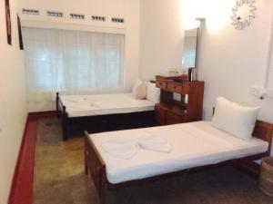 Green Scape by Akmeemana