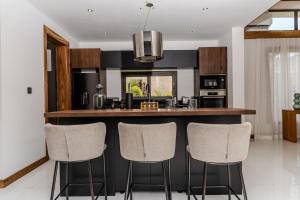 Jacaranda Pool Villas with Maritim 5 Star Beach Resort access
