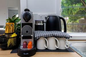 Relaxed Coastal Getaway Steps to Urangan Beach