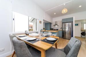 Relaxed Coastal Getaway Steps to Urangan Beach