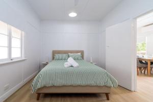 Relaxed Coastal Getaway Steps to Urangan Beach