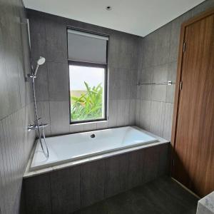 Swanbay Le Center Zone 6