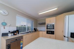 3 Bedroom Coastal Comfort Urangan Apartment