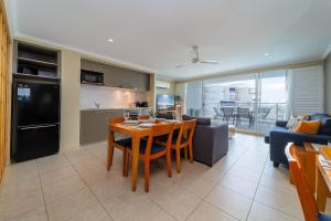 Luxury 2 Bedroom Apartment Beach Views Pool