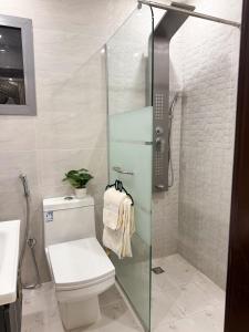 شقة مفروشة أنيقة وفاخرة دخول ذكي