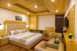 Himalayan River Resort, Manali- #riverside #private parking #scenic river & mountain view #open cafe # spacious room #big garden with campfire