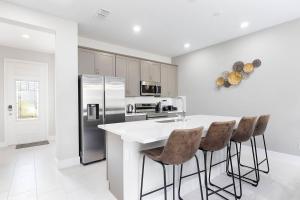 ET025 - Magical Sunny Townhouse With Games Room at Reunion