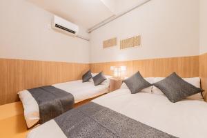 十三駅近く 下町風情の残る商店街沿いのお部屋 京都や新大阪駅へアクセス良好 8ベッド 2バスルーム 2トイレ