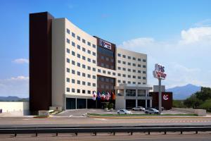 HS HOTSSON Hotel Silao