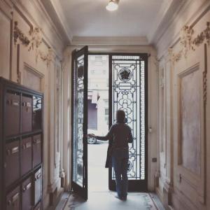 CENTRE PARIS Maubert Notre Dame Beau Studio calme lumineux salle de bains ascenseur climatisation