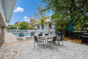 Olde Naples Paradise 803