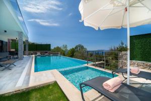Holiday villa with sea view and heated pool Villa Mariposa