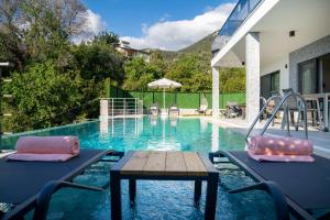Holiday villa with sea view and heated pool Villa Mariposa