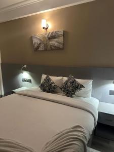 The G Ten Holiday Inn