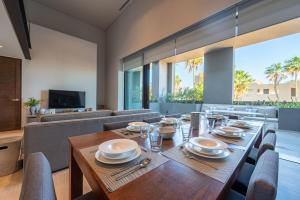 Capitalia Chic 3BR w Terrace Gym Near Paraiso