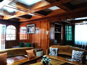 3 Bedroom House in the Heart of Baguio with Garage