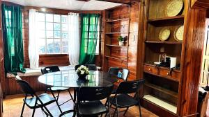 3 Bedroom House in the Heart of Baguio with Garage