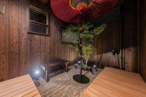 京都駅前の貸切京町屋 霞秀草庵 庭園と露天風呂で旅の疲れを癒す 3寝室 5ベッド 2バスルーム