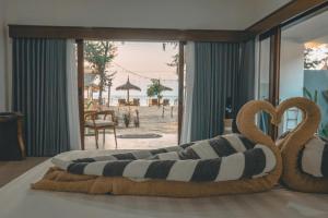 Villa Dot -Beach Front and private pool villa