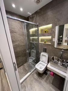 شقه فندقيه بأرقي حي بالدقي رقم 2