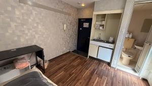 Osaka Umeda West JR Tsukamoto Inn 204