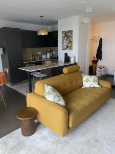 Disney T3 LUXE neuf 6P 2 ch 2 salle de bains parking privé en sous sol lit bébé C205