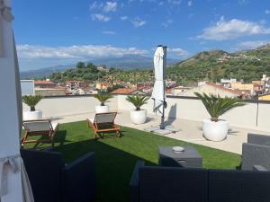 Holiday house ice honey