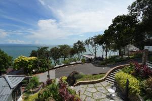 B89 3BR Hillside Seaview Escape