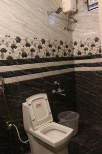 Hotel Rhythms Chennai near TradeCentre,Miot,DLF,L&T