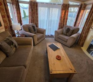 Caravan by the Sea D09