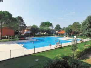 Villa with garden and pool access in Bibione