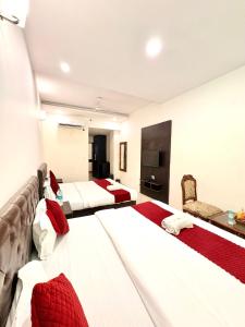 Hotel JB Grand Residency Zirakpur Chandigarh # lift #Balcony Rooms # Banquet Hall # Family Rooms