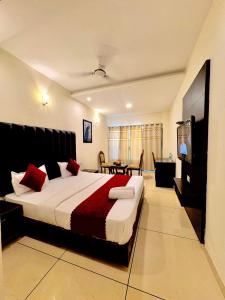 Hotel JB Grand Residency Zirakpur Chandigarh # lift #Balcony Rooms # Banquet Hall # Family Rooms