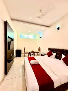 Hotel JB Grand Residency Zirakpur Chandigarh # lift #Balcony Rooms # Banquet Hall # Family Rooms