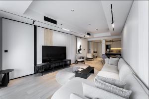 Opera Grand Sky Luxurious 3-Bedroom Apartment in Downtown Dubai with Panoramic Burj Khalifa View