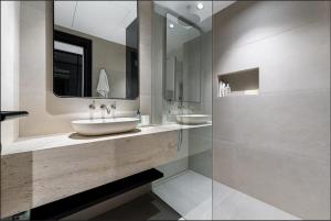 Opera Grand Sky Luxurious 3-Bedroom Apartment in Downtown Dubai with Panoramic Burj Khalifa View