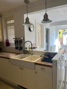 Lifes A Beach - cosy, luxury cottage in Ashley Cross, Poole