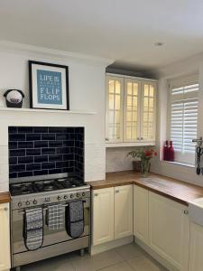 Lifes A Beach - cosy, luxury cottage in Ashley Cross, Poole