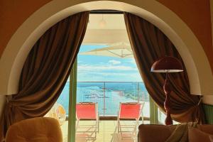 Dooga Ins-Retro Pastelland Seaview Bathtub by Doogahome Homestay