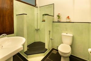 The Colonial Courtyard