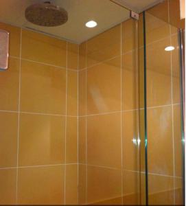 Private Guest Room and Bath Steps from Notre Dame