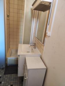 Spacieux studio meublé